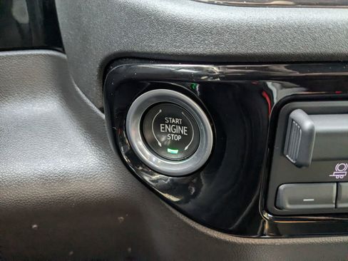 Used 2022 Chevrolet Silverado 1500 ZR2 image 19