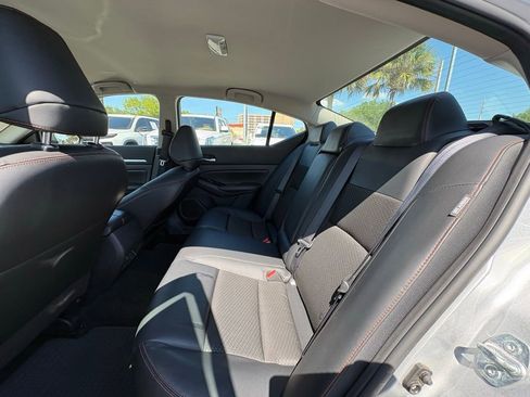 Used 2024 Nissan Altima 2.5 SR FWD image 14