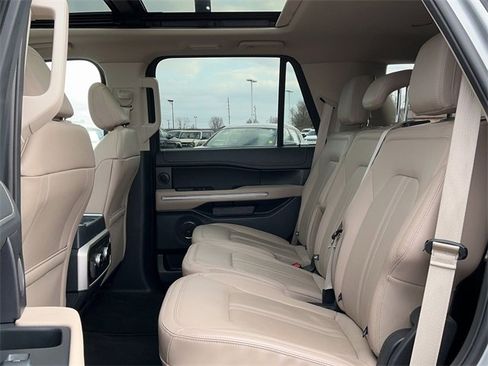 Used 2024 Ford Expedition Limited image 16
