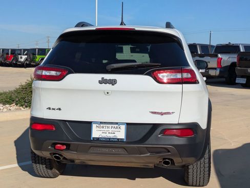 Used 2017 Jeep Cherokee Trailhawk w/ Comfort/Convenience Group image 4