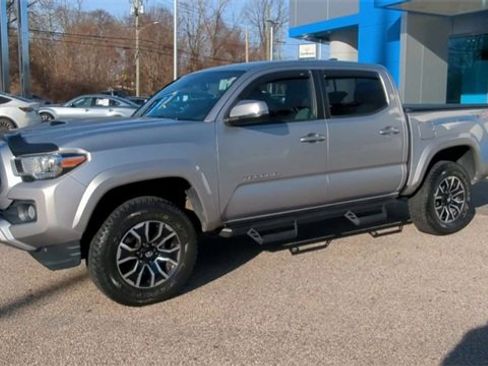 Used 2020 Toyota Tacoma TRD Sport image 4