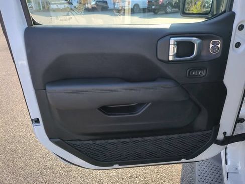 Used 2021 Jeep Wrangler Unlimited Sahara AWD/4WD image 12