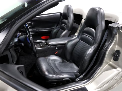 Used 1999 Chevrolet Corvette Convertible w/ Performance Handling Pkg RWD image 10