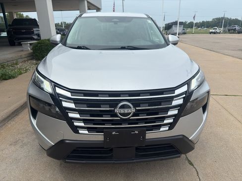 Used 2024 Nissan Rogue SV AWD/4WD image 3