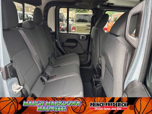 New 2025 Jeep Gladiator Sport image 13