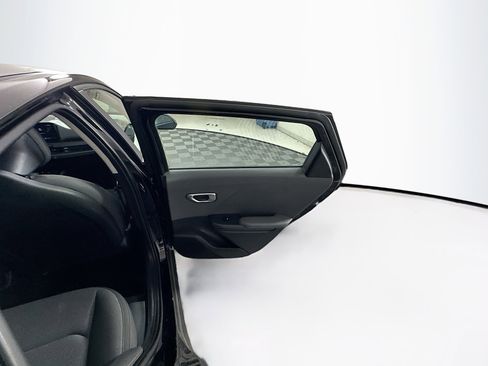 Used 2025 Kia K4 LXS image 28