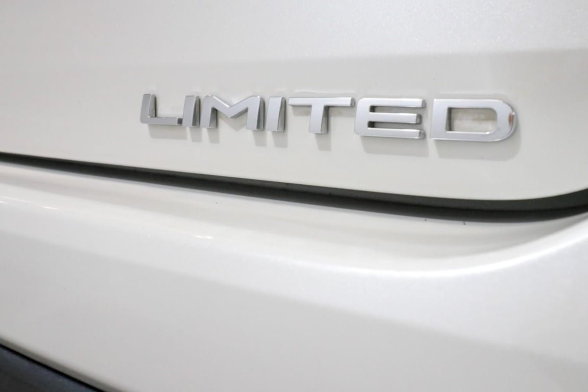 Used 2021 Toyota Highlander Limited FWD image 34