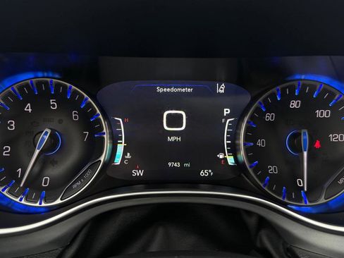 Used 2026 Chrysler Pacifica Limited image 14