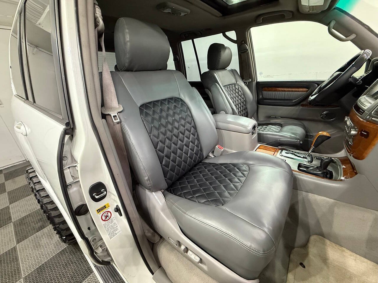 Used 2004 Lexus LX 470 4WD image 9