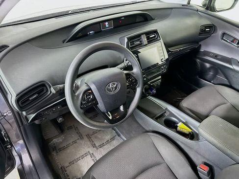 Used 2022 Toyota Prius LE FWD image 2