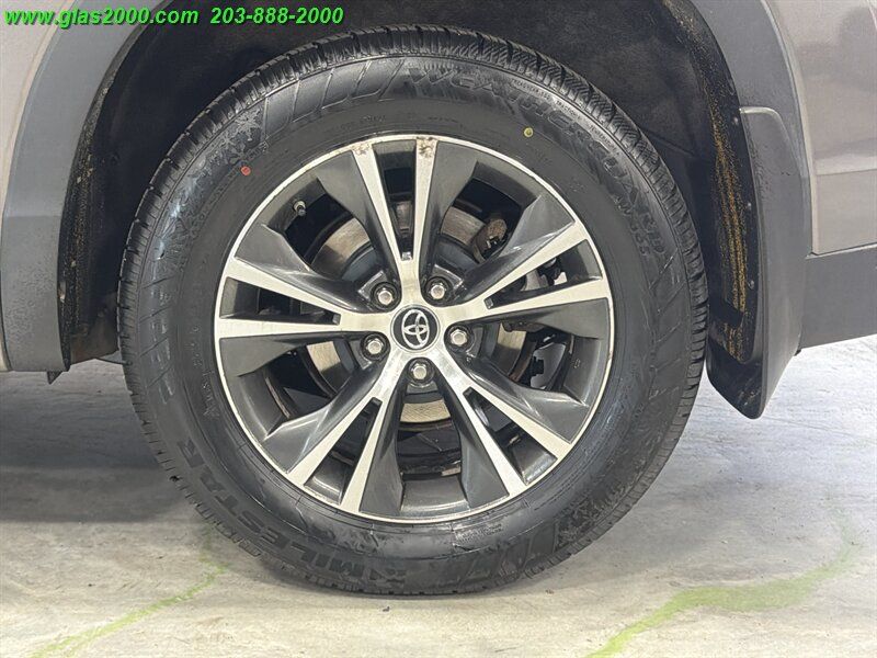Used 2016 Toyota Highlander XLE AWD/4WD image 16