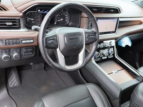 Certified 2021 GMC Yukon Denali w/ Denali Ultimate Package AWD/4WD image 12
