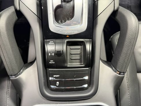 Used 2014 Porsche Cayenne Diesel Platinum Edition AWD/4WD image 22
