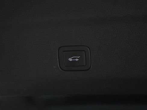 Used 2025 GMC Yukon AT4 AWD/4WD image 17