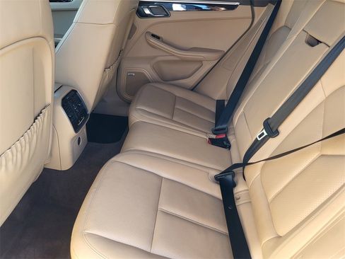 Used 2018 Porsche Macan S image 31