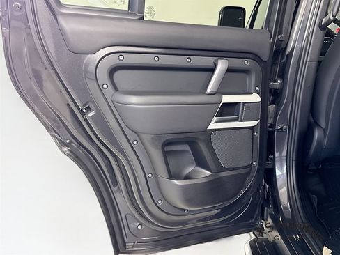 Used 2023 Land Rover Defender 110 X-Dynamic SE AWD/4WD image 33