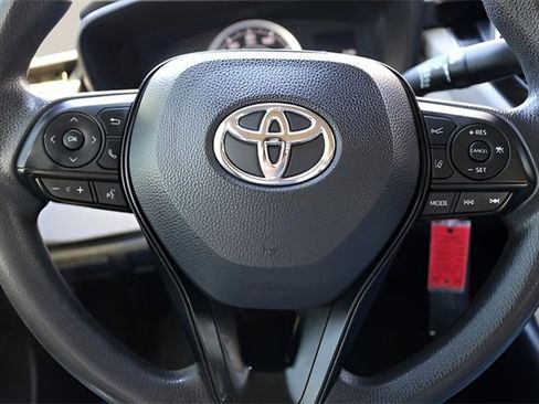 Used 2021 Toyota Corolla LE image 19