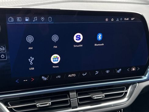 New 2026 Chevrolet Equinox EV LT image 18