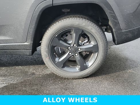 New 2026 Jeep Grand Cherokee Limited w/ Limited Altitude Package image 9