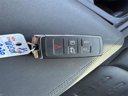 Used 2020 Land Rover Defender 110 SE image 34