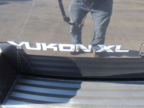 Used 2013 GMC Yukon XL Denali image 13