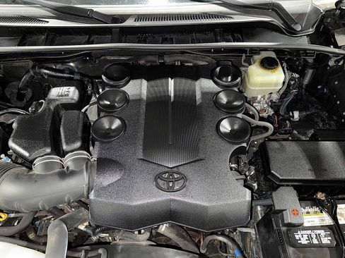 Used 2017 Toyota 4Runner TRD Off-Road image 12