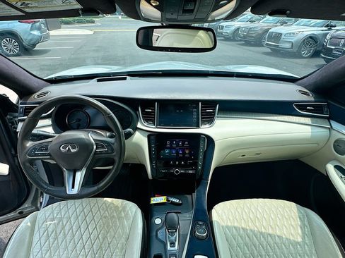 Used 2019 INFINITI QX50 Essential w/ Sensory Package FWD image 3