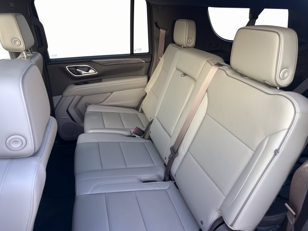 Used 2023 GMC Yukon XL SLT AWD/4WD image 25