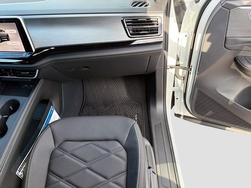 Used 2026 Volkswagen Atlas Cross Sport SE image 17