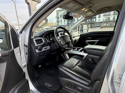 Used 2019 Nissan Titan PRO-4X w/ Pro-4x Convenience Package image 27