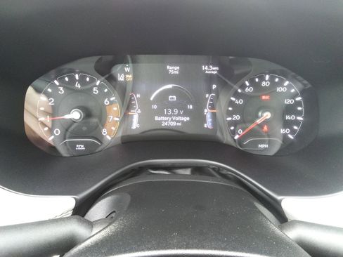 Used 2023 Jeep Compass Limited image 15