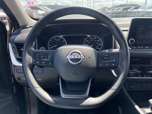 Used 2025 Nissan Rogue SV AWD/4WD image 25