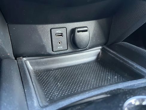 Used 2016 Nissan Rogue SV image 25