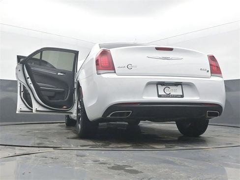 Used 2019 Chrysler 300 S image 60