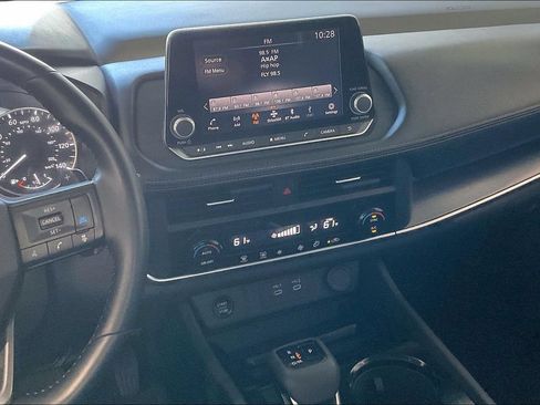 Used 2025 Nissan Rogue SV FWD image 10