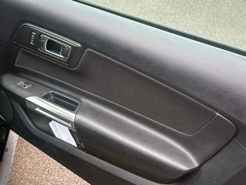 Used 2017 Ford Mustang Coupe image 23