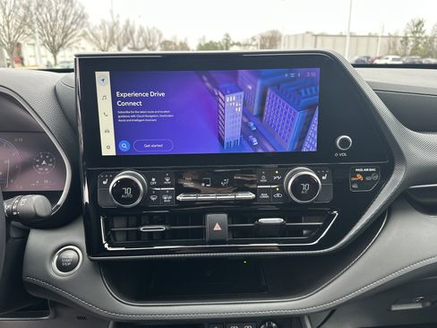 Certified 2025 Toyota Highlander XSE image 24