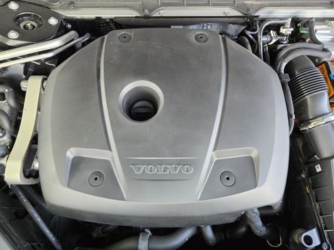 Certified 2025 Volvo XC90 T8 Plus w/ Protection Package Premier image 43