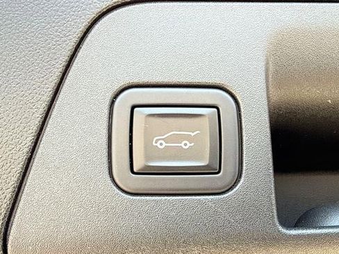 Used 2023 Buick Envision Avenir FWD image 19