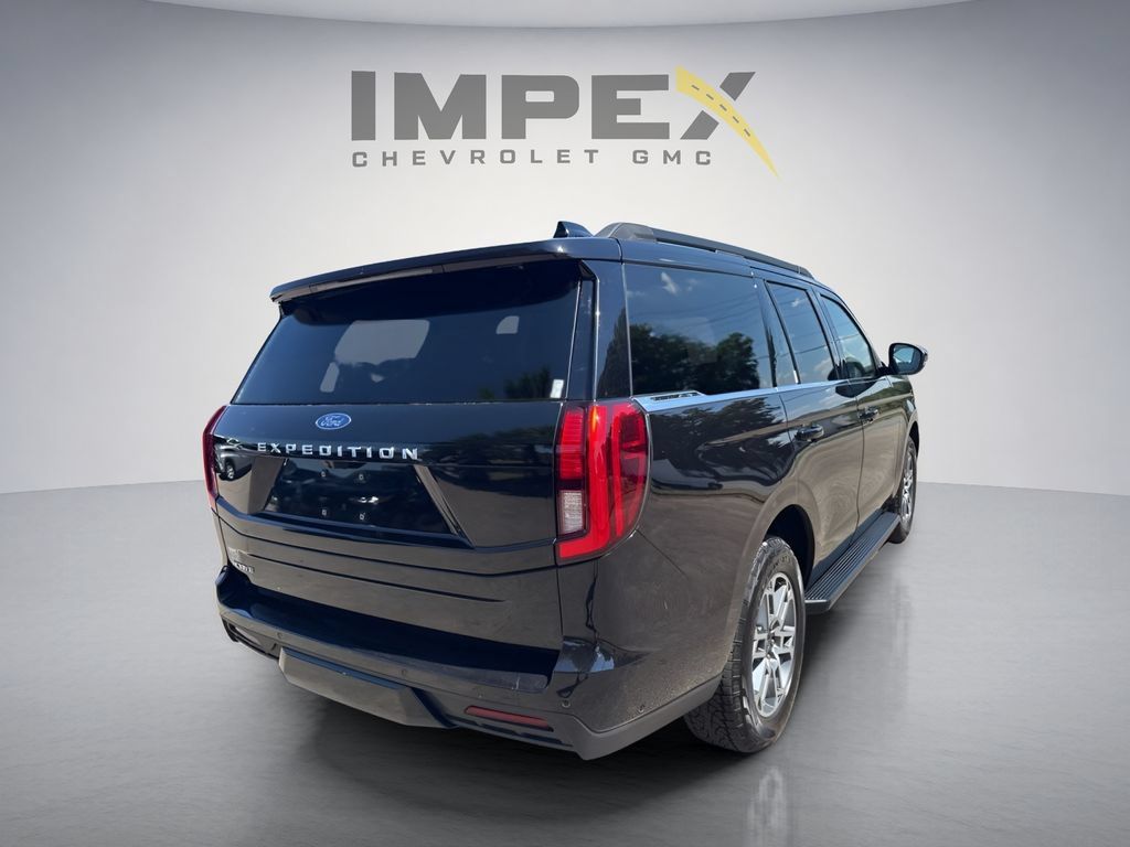 Used 2025 Ford Expedition Active AWD/4WD image 5
