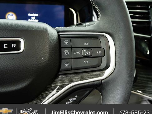 Used 2022 Jeep Wagoneer Series II w/ Premium Group I AWD/4WD image 12