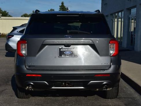 Used 2023 Ford Explorer XLT w/ XLT Sport Appearance Package AWD/4WD image 12