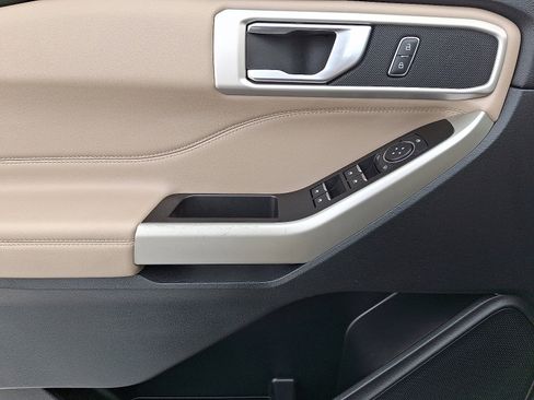 Certified 2022 Ford Explorer XLT w/ Equipment Group 202A image 12