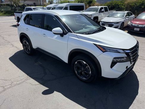 Used 2025 Nissan Rogue SV image 10