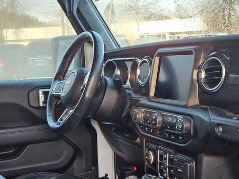 Used 2022 Jeep Wrangler Unlimited Rubicon w/ Xtreme Recon 35" Tire Package image 11