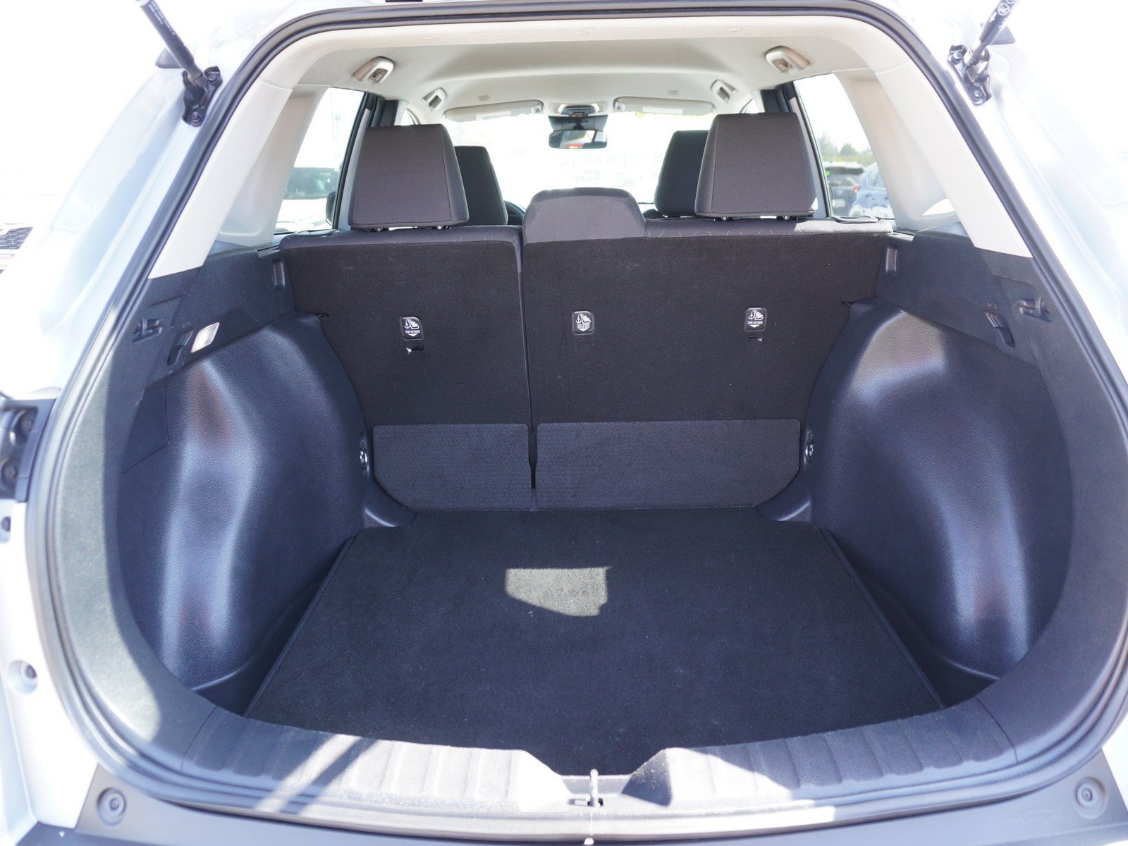 Used 2025 Toyota Corolla Cross LE FWD image 11