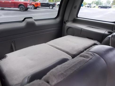 Used 2005 Chevrolet Tahoe Z71 w/ Preferred Equipment Group RWD image 24