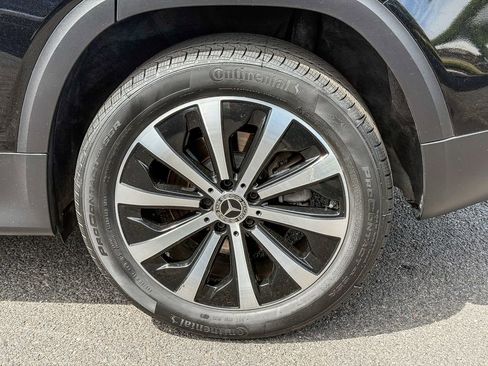Used 2022 Mercedes-Benz GLB 250 4MATIC w/ Premium Package Lite image 11