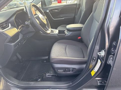 Used 2023 Toyota RAV4 XLE w/ Convenience Package image 11