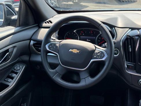Used 2023 Chevrolet Traverse LT image 12